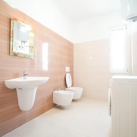 Kalpazo Golemi Golem (Tirana)