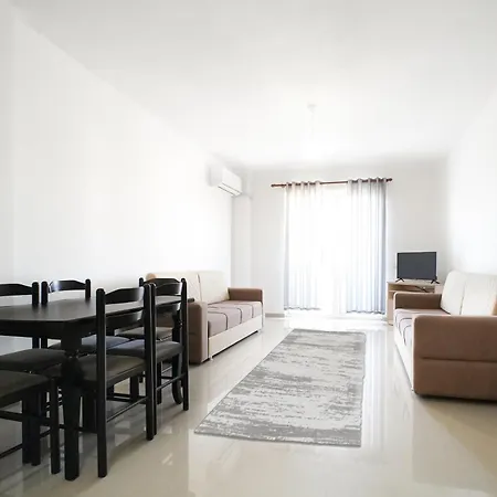 Kalpazo Golemi Golem (Tirana)