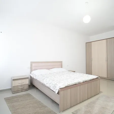 Kalpazo Golemi Golem (Tirana)